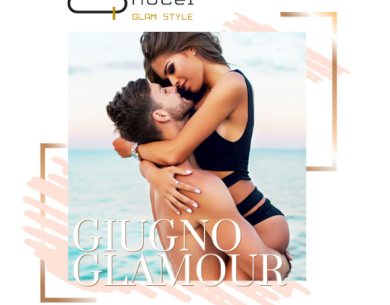 Couple romantique à la mer pour Juin Glamour à l'hôtel.